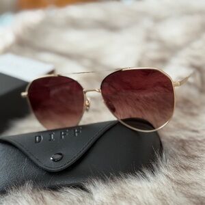 DIFF Eyewear Gold Sunglasses